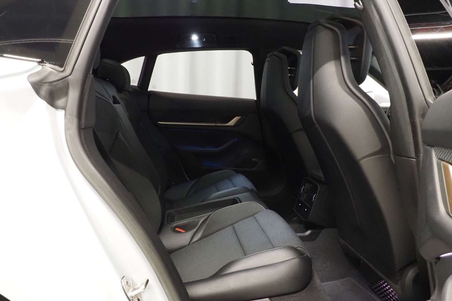 Porsche Taycan vaihtoauto