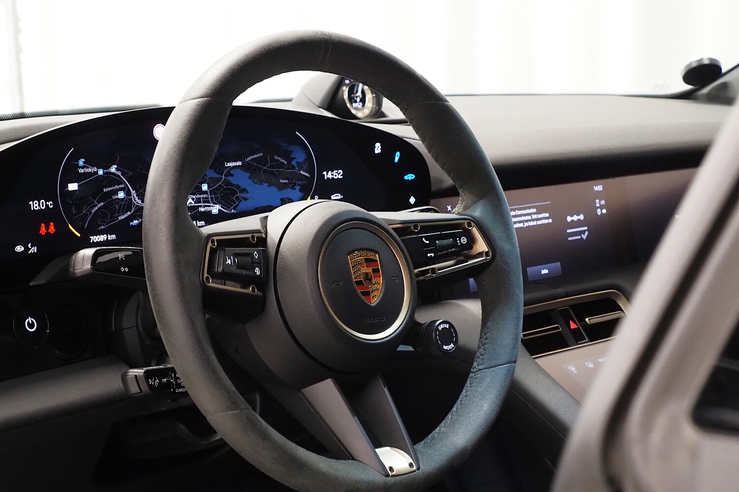Porsche Taycan vaihtoauto