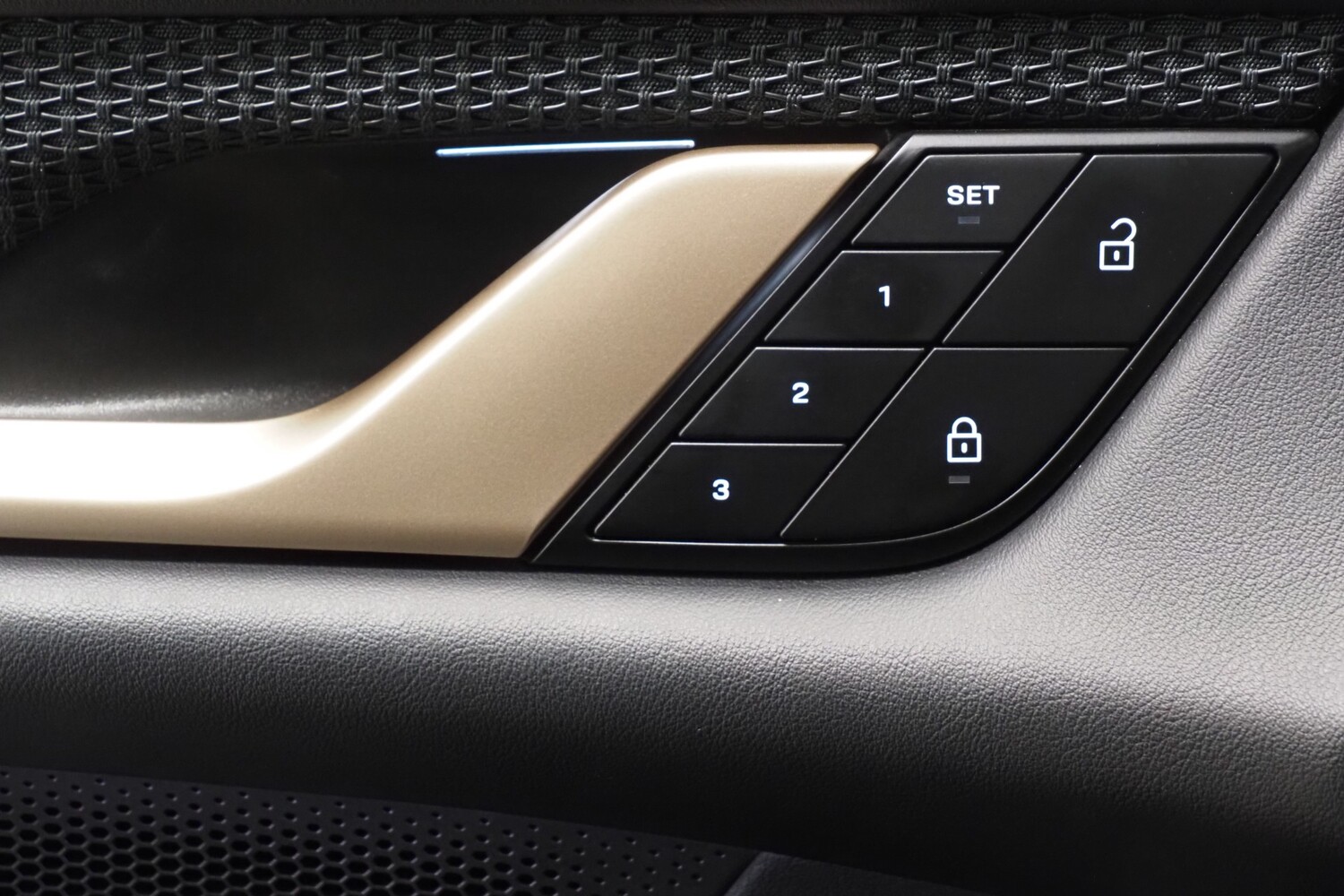 Porsche Taycan vaihtoauto