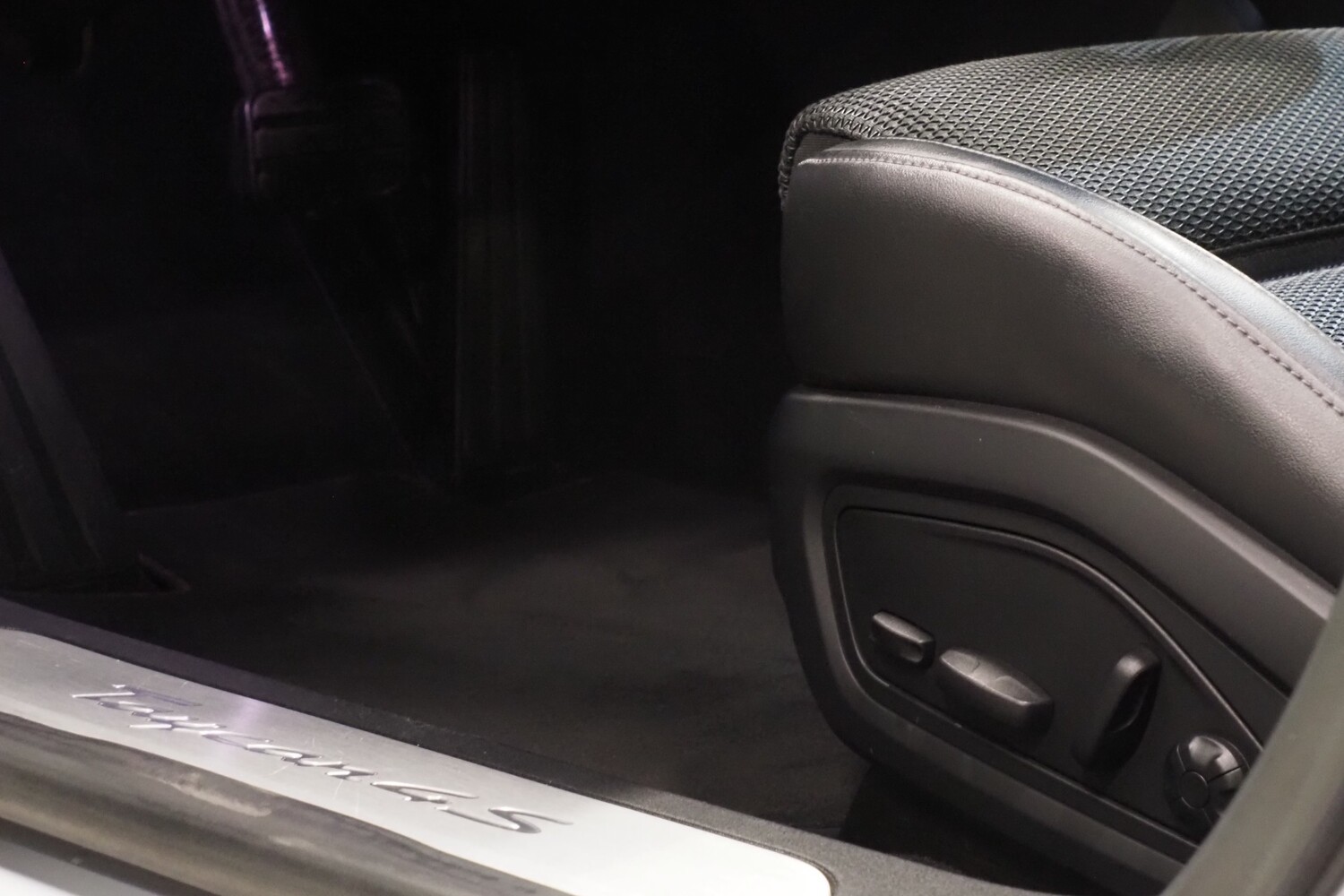 Porsche Taycan vaihtoauto