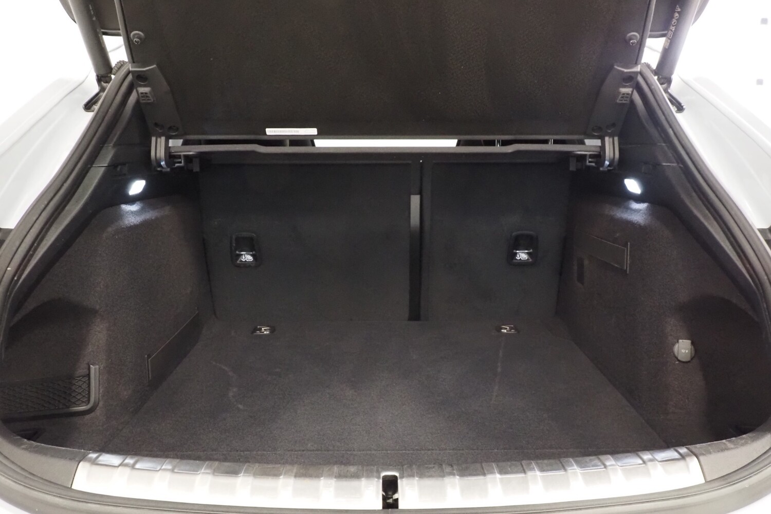 Porsche Taycan vaihtoauto