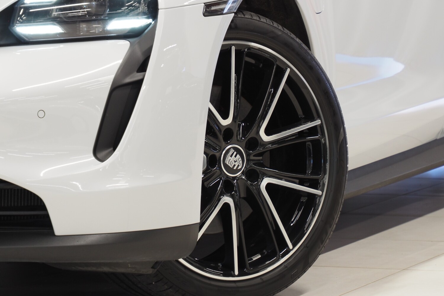 Porsche Taycan vaihtoauto