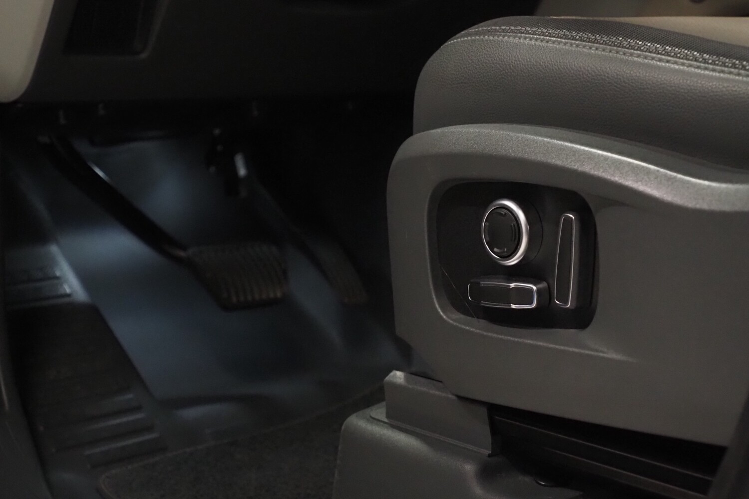 Land Rover Defender vaihtoauto