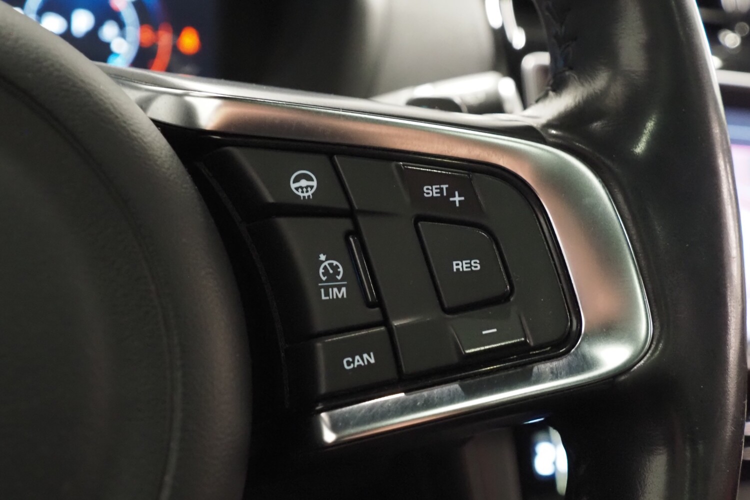 Jaguar F-PACE vaihtoauto