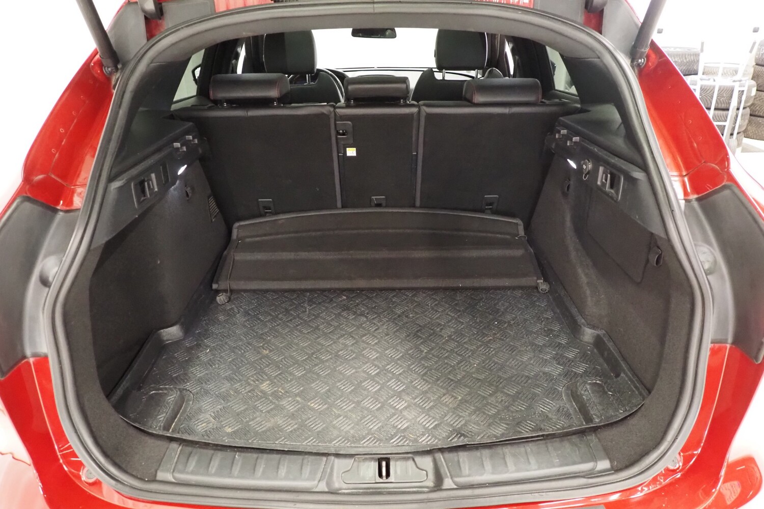 Jaguar F-PACE vaihtoauto