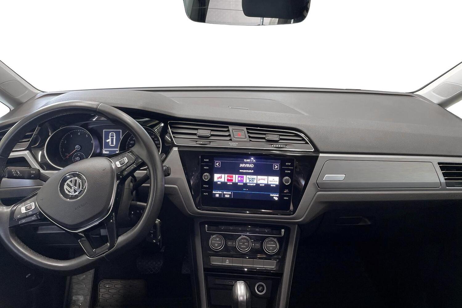 Volkswagen Touran vaihtoauto