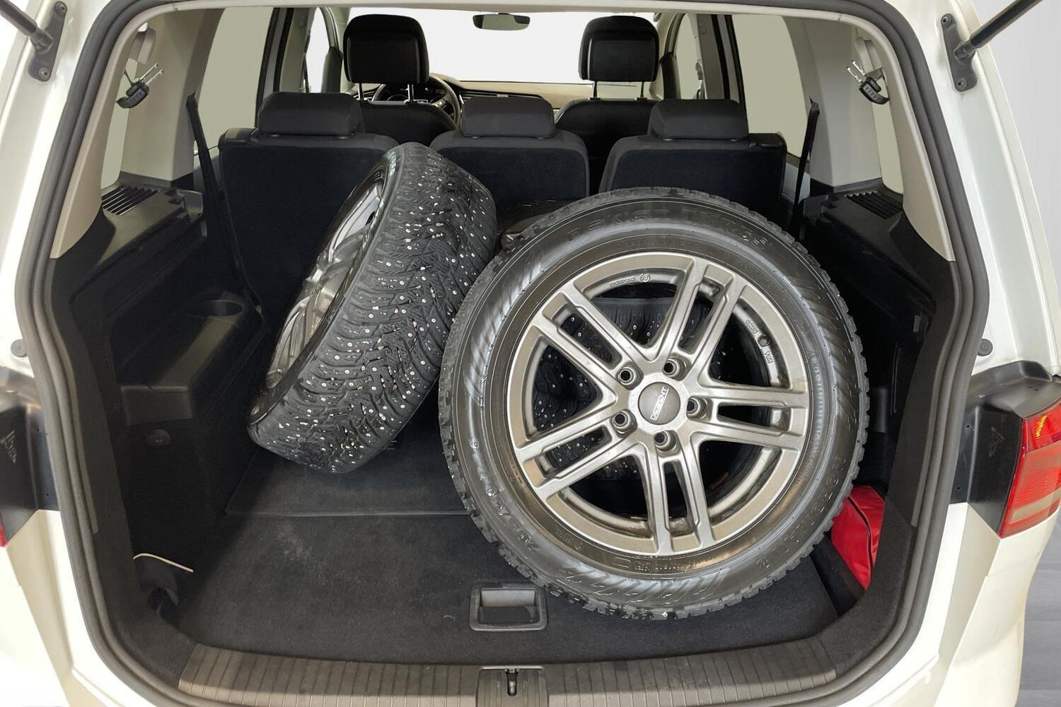 Volkswagen Touran vaihtoauto