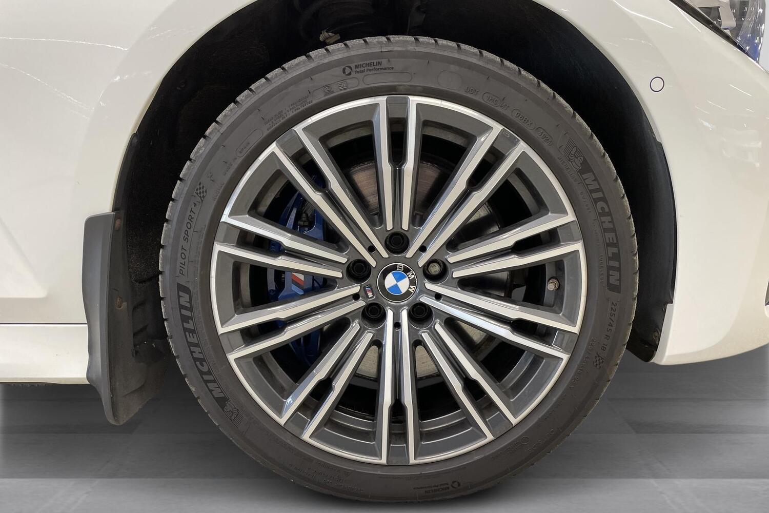 BMW 330 vaihtoauto