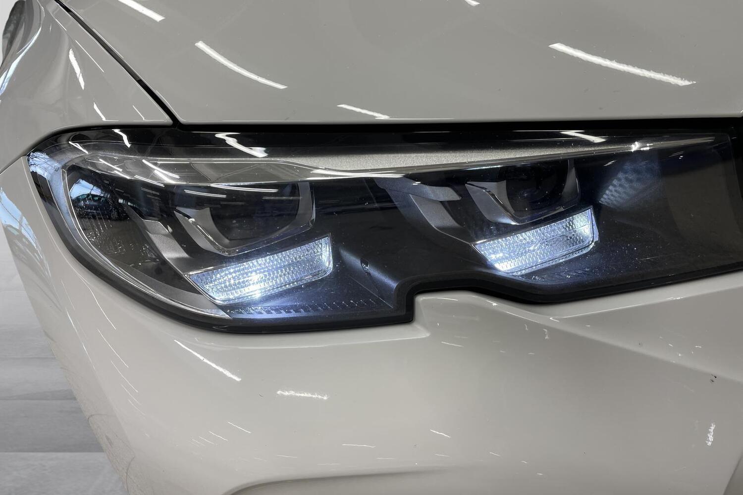 BMW 330 vaihtoauto