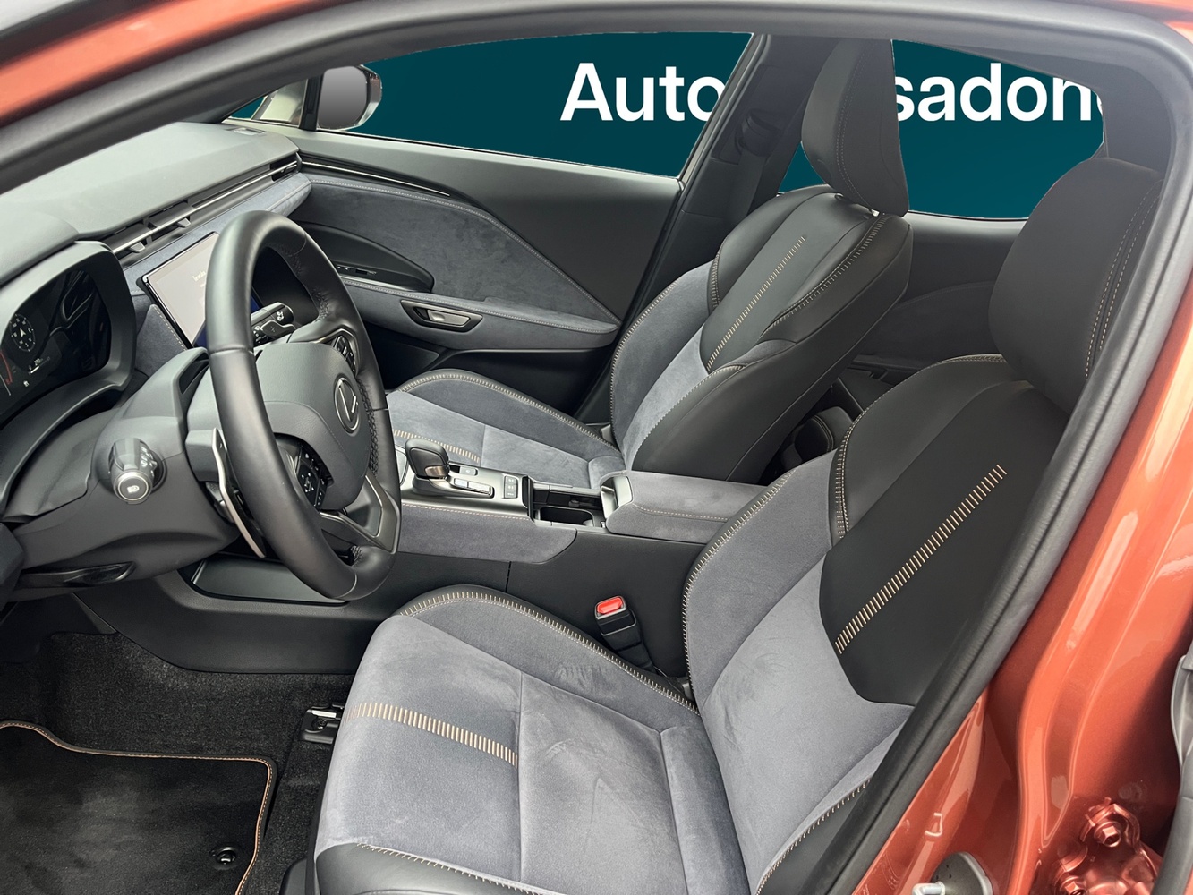 Lexus LBX vaihtoauto