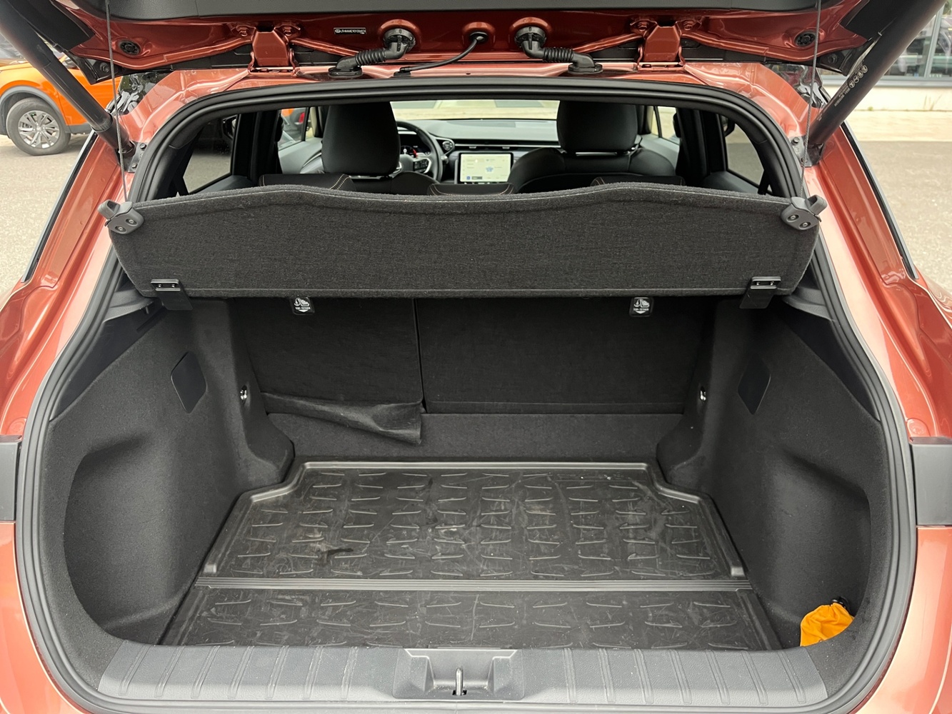 Lexus LBX vaihtoauto