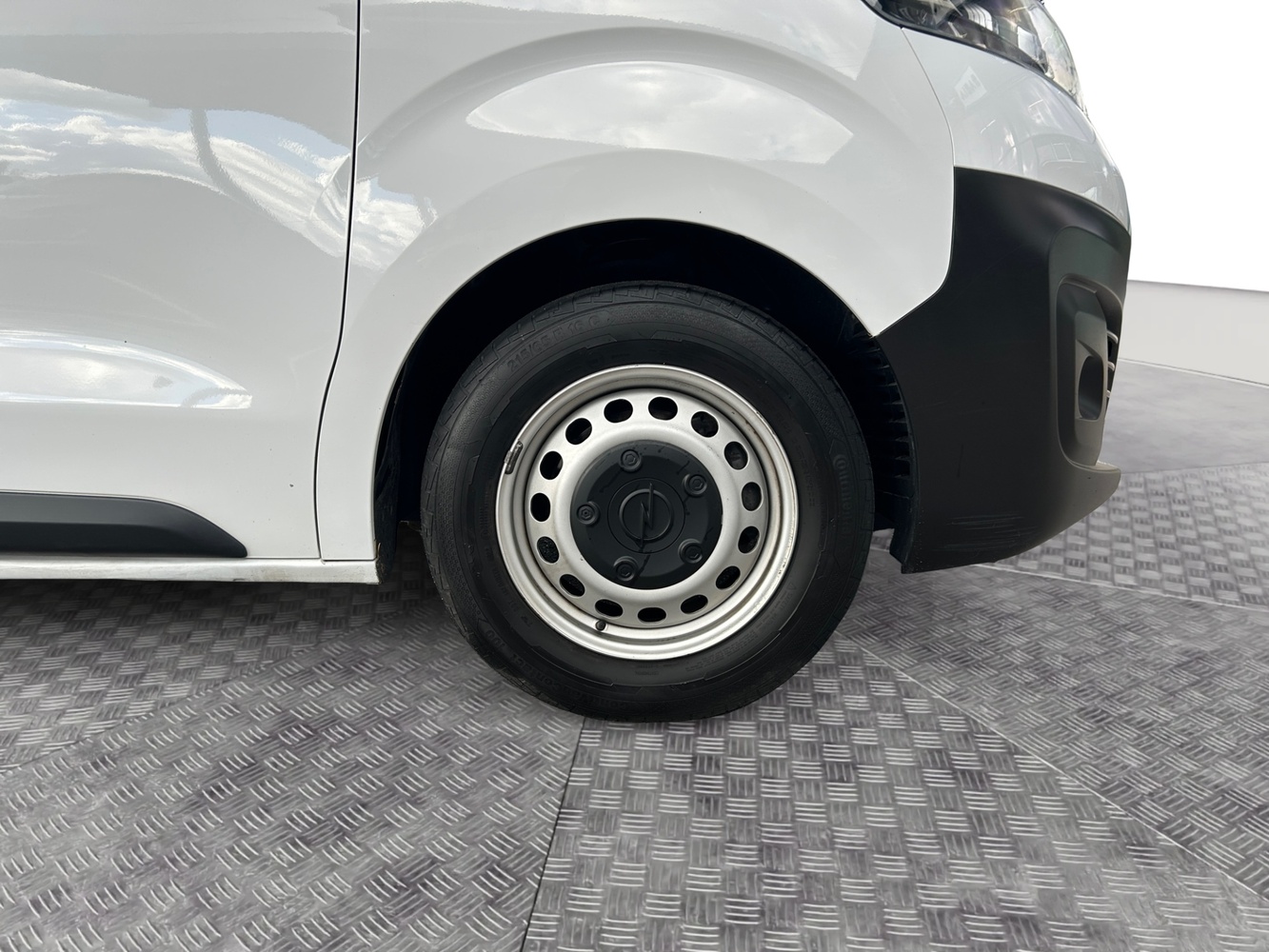 Opel Vivaro vaihtoauto