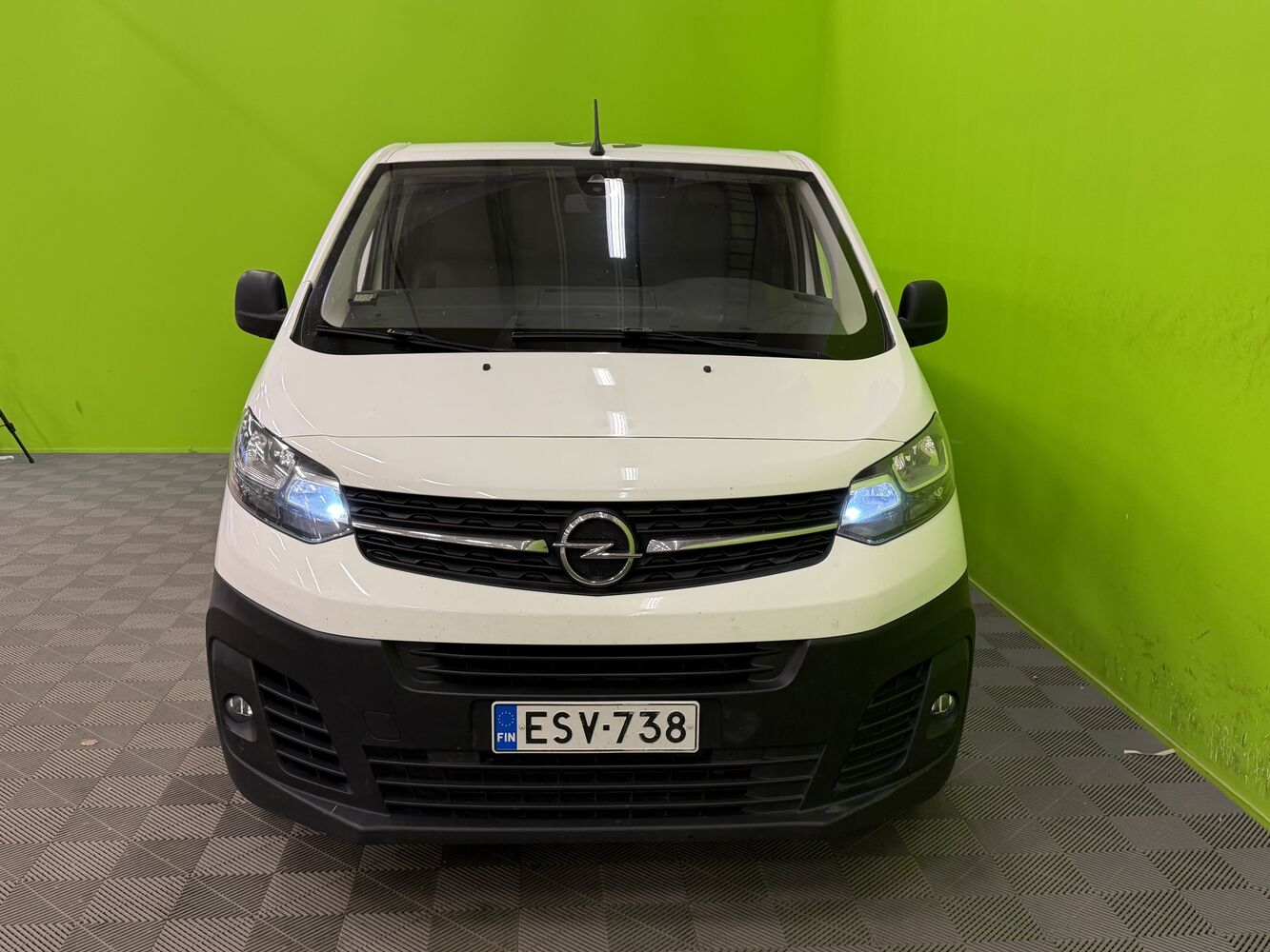 Opel Vivaro vaihtoauto