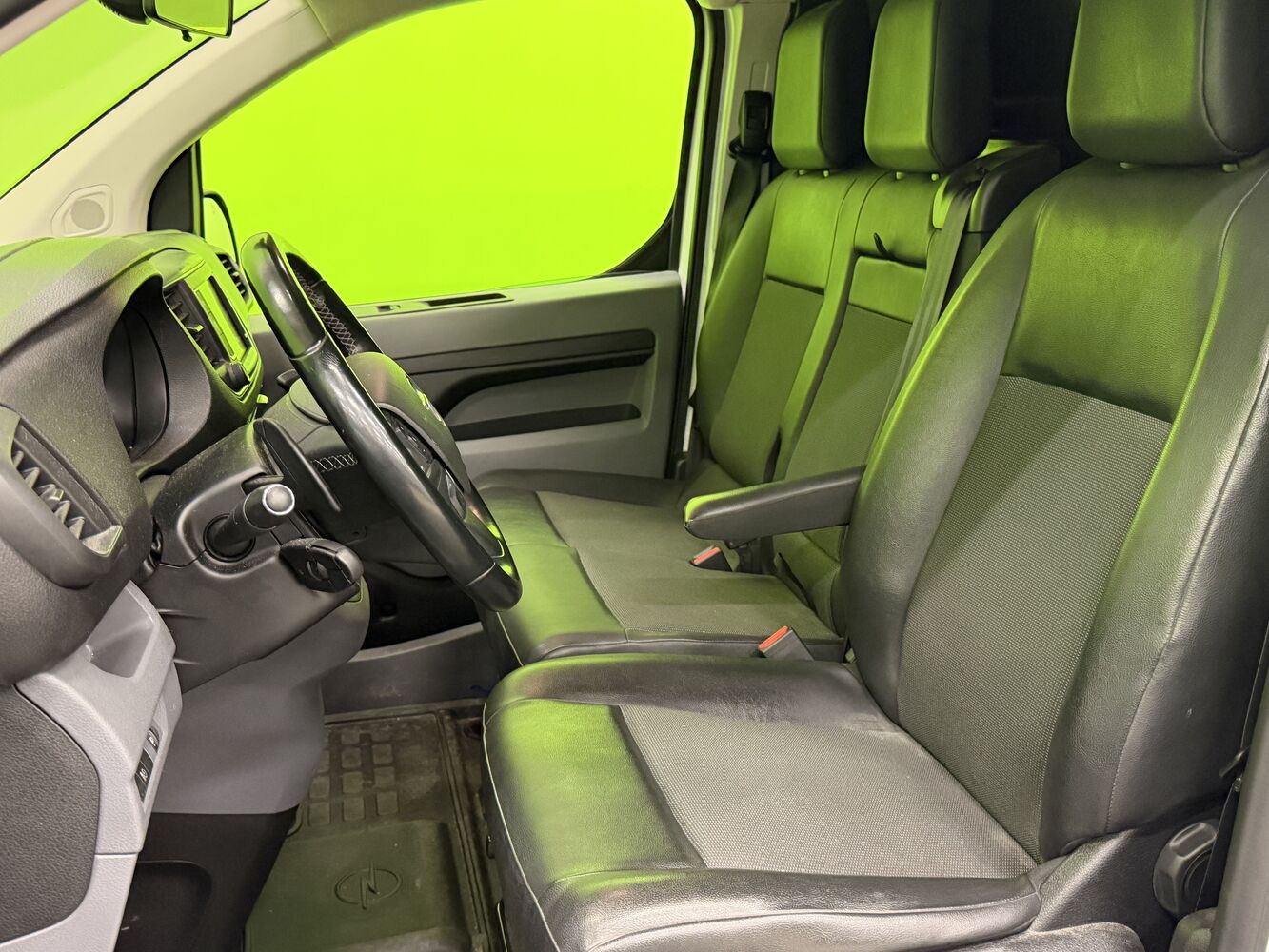 Opel Vivaro vaihtoauto