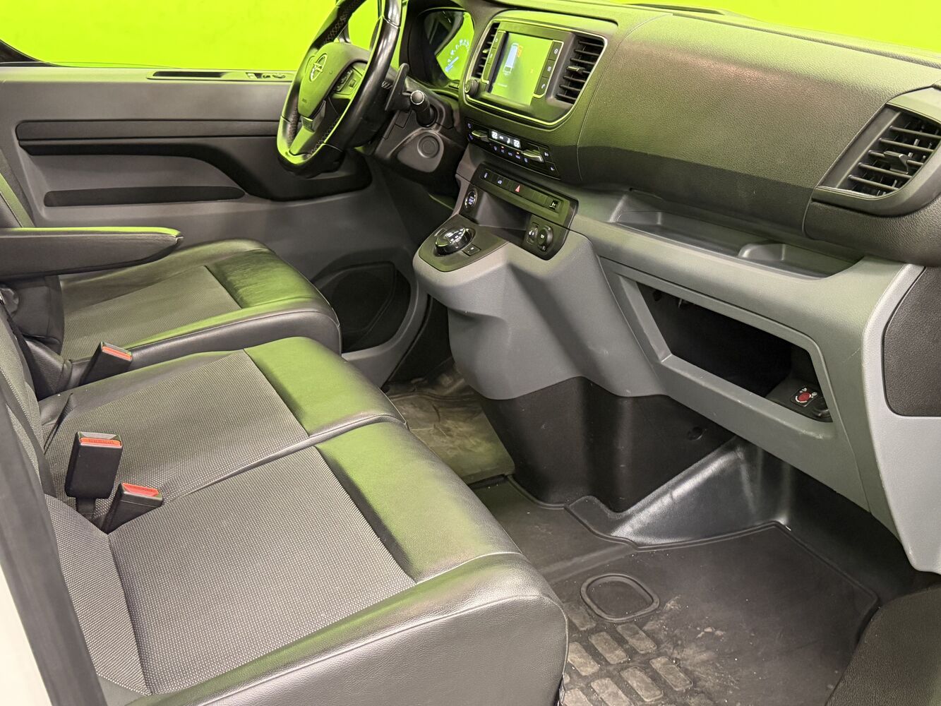 Opel Vivaro vaihtoauto
