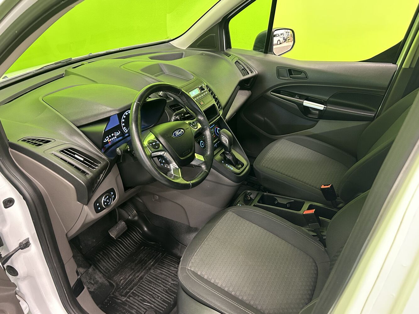 Ford Transit Connect vaihtoauto