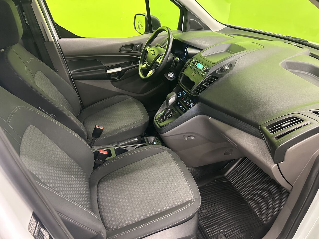 Ford Transit Connect vaihtoauto