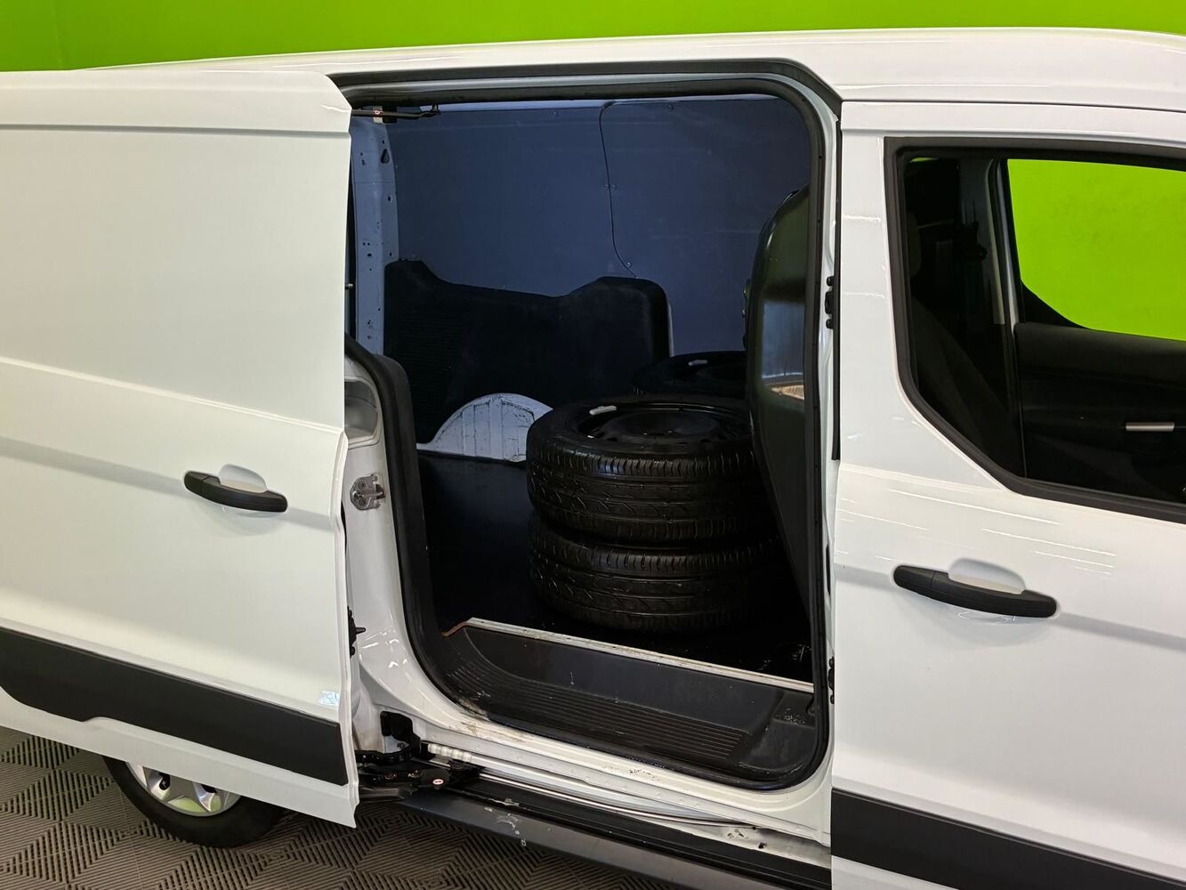 Ford Transit Connect vaihtoauto