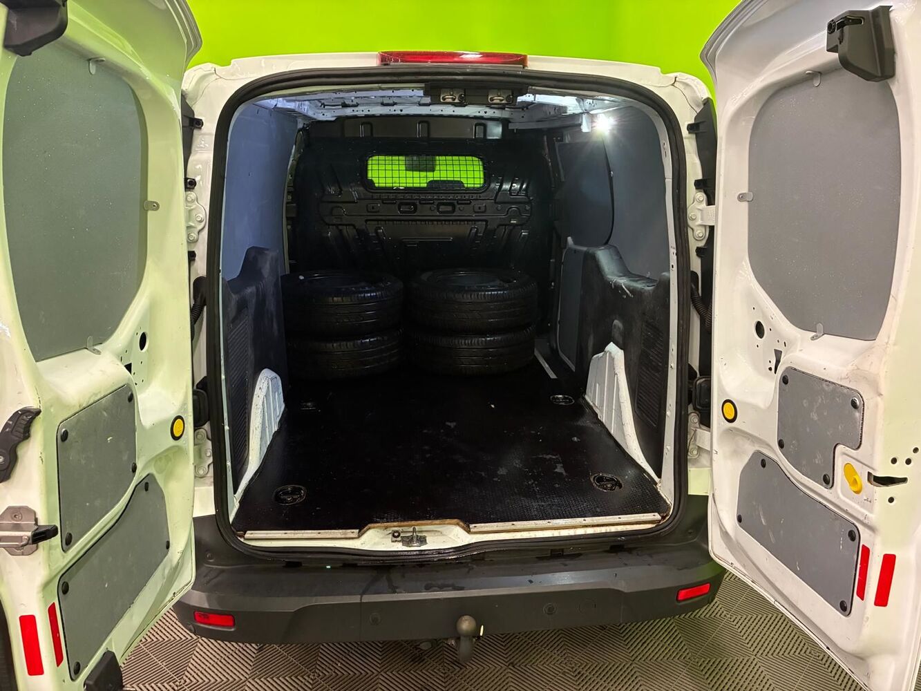 Ford Transit Connect vaihtoauto