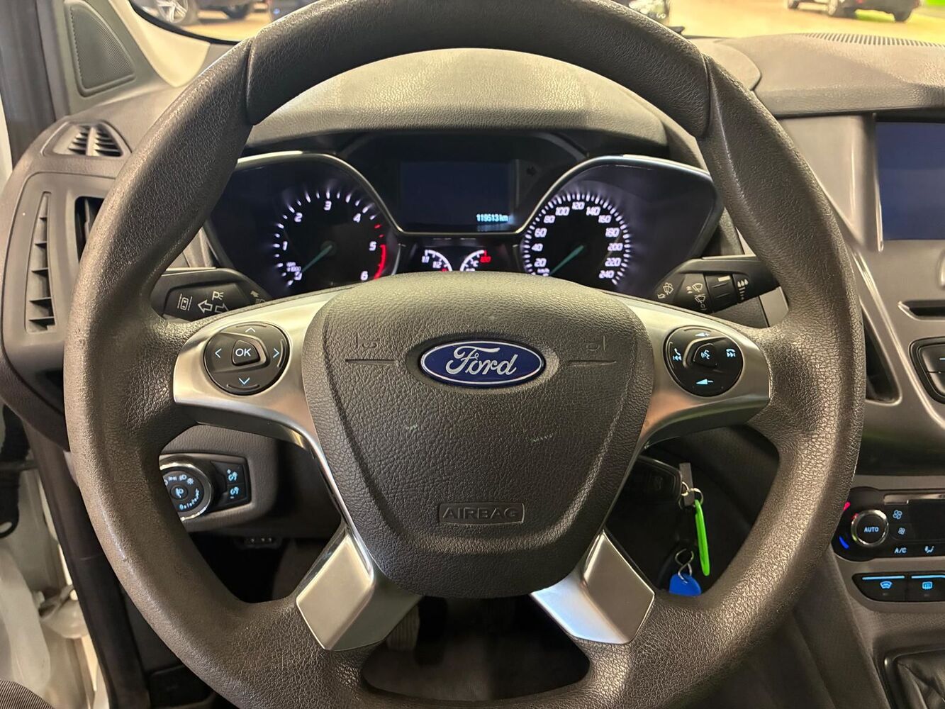 Ford Transit Connect vaihtoauto