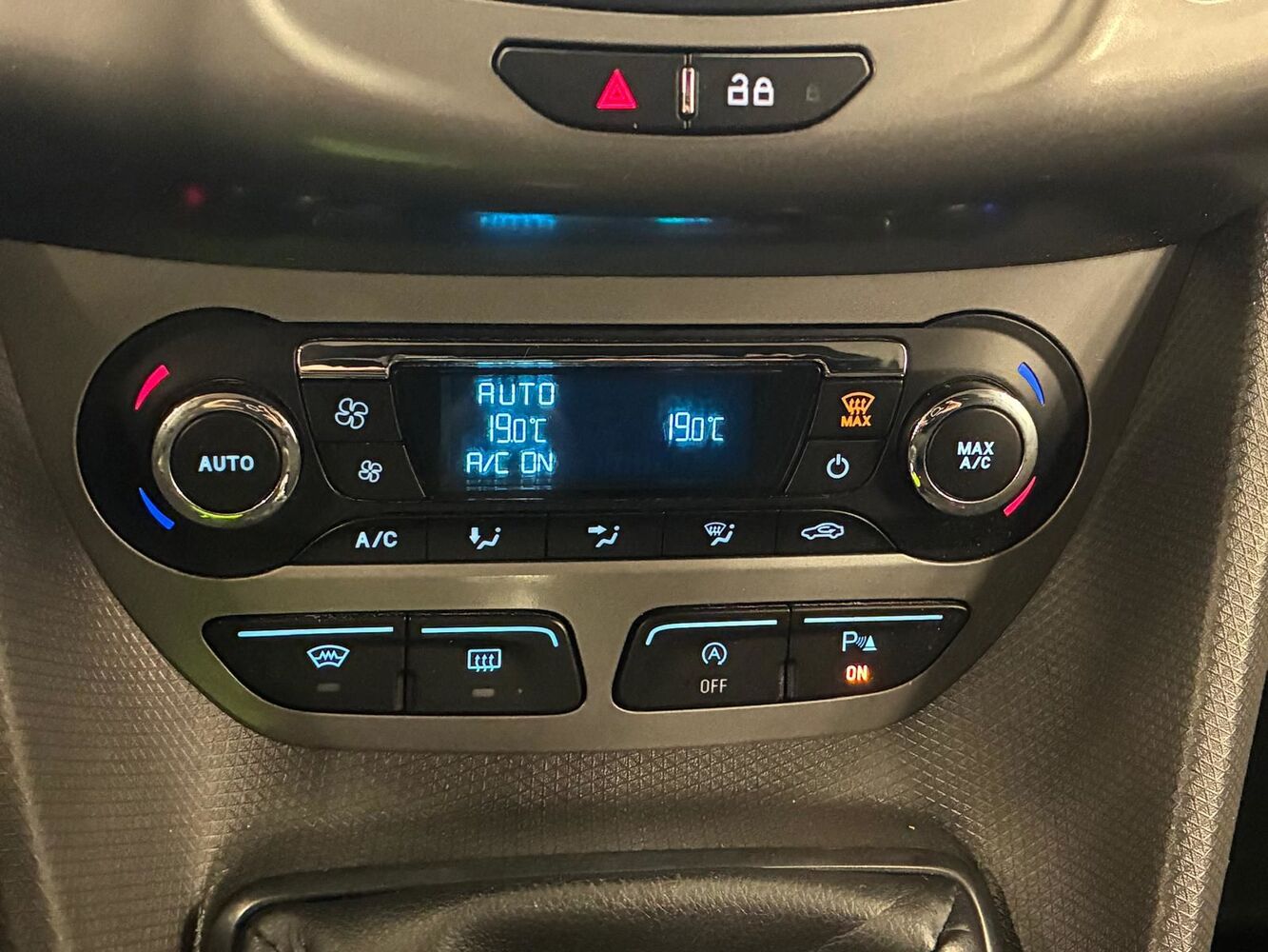 Ford Transit Connect vaihtoauto
