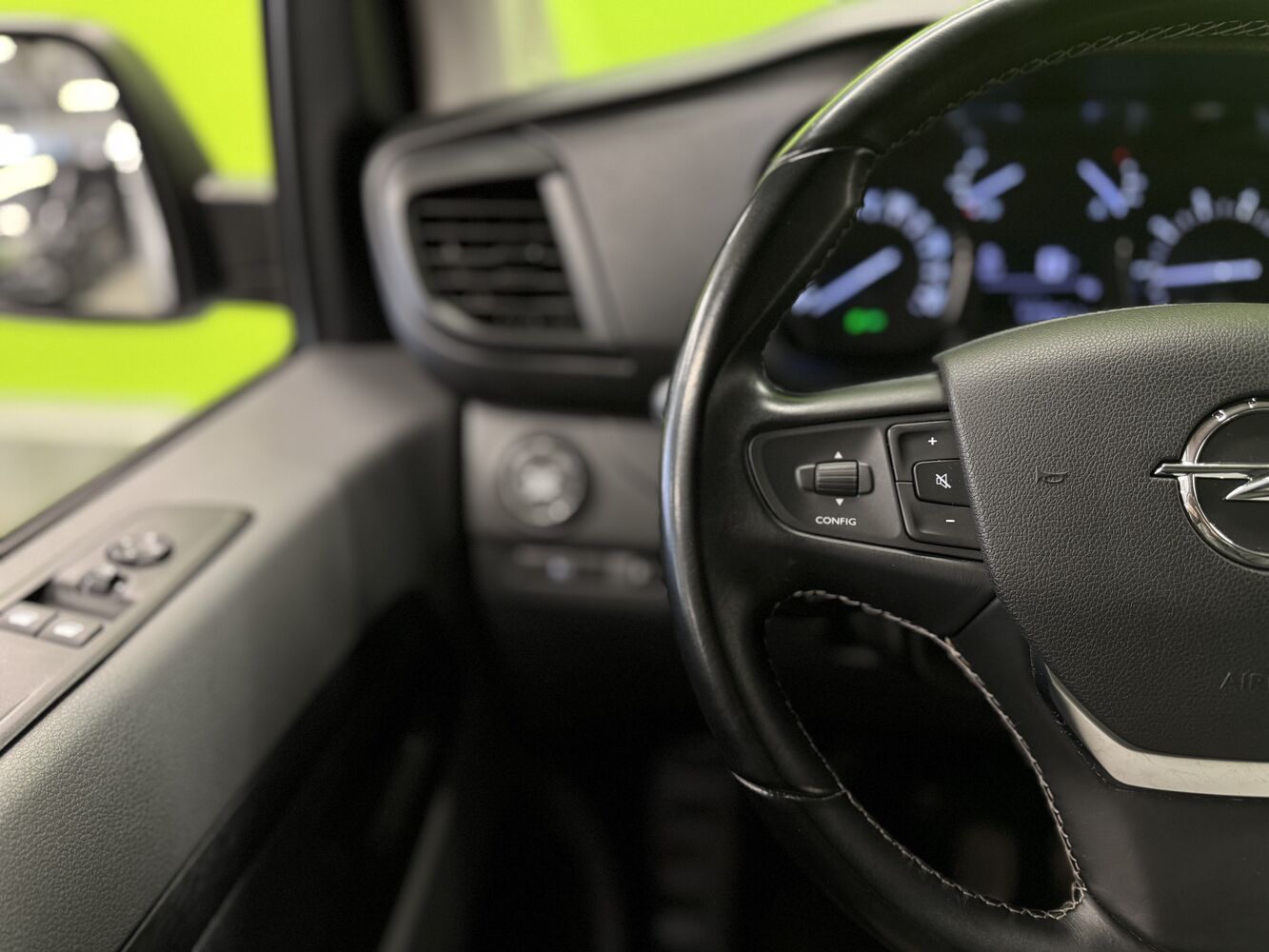 Opel Vivaro vaihtoauto