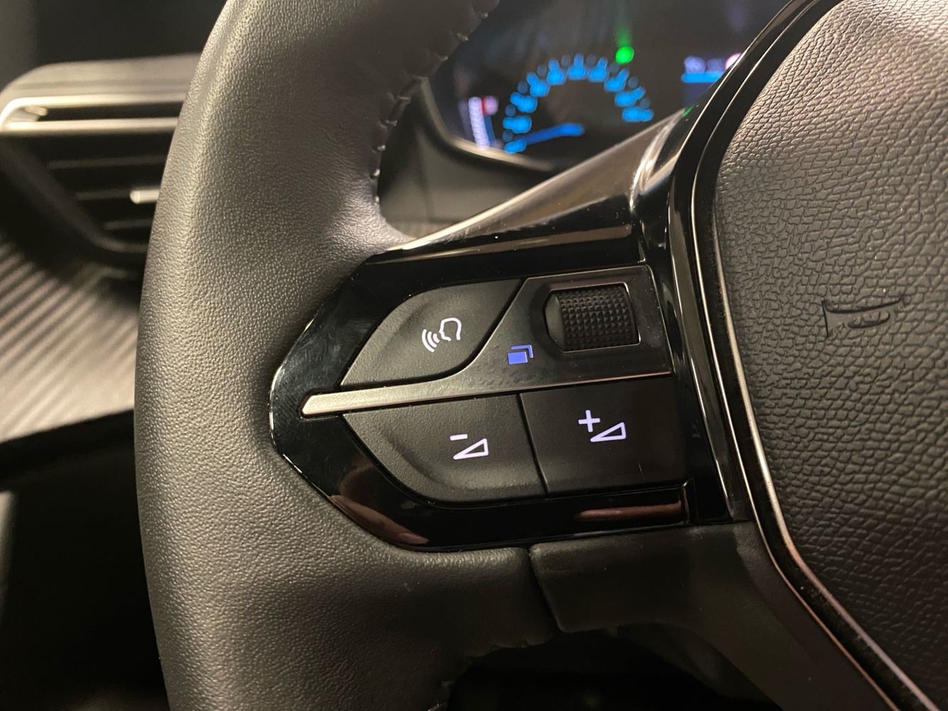 Peugeot e-2008 vaihtoauto