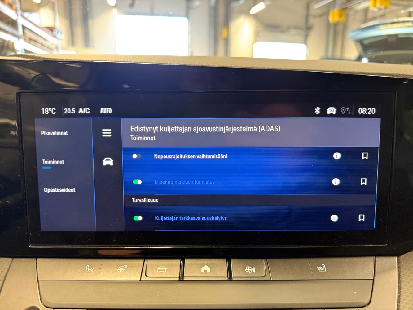 Opel Astra vaihtoauto
