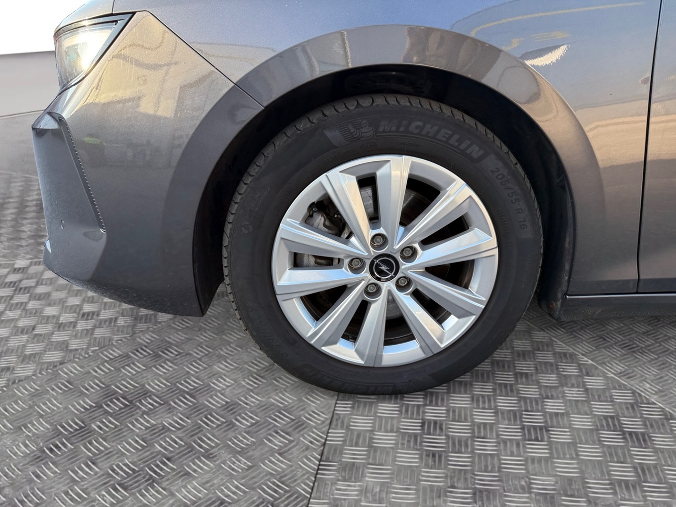 Opel Astra vaihtoauto