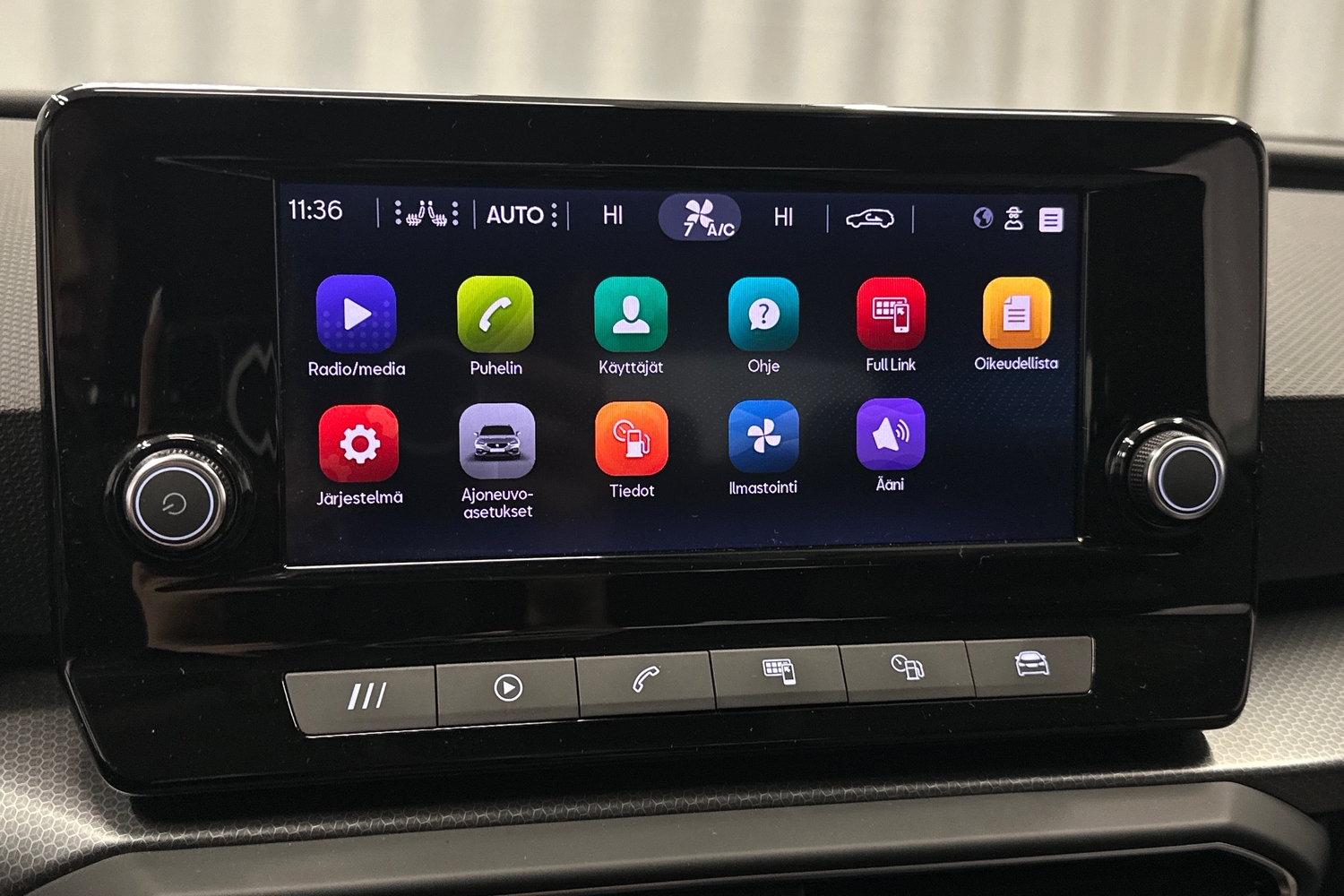 SEAT Leon Sportstourer vaihtoauto
