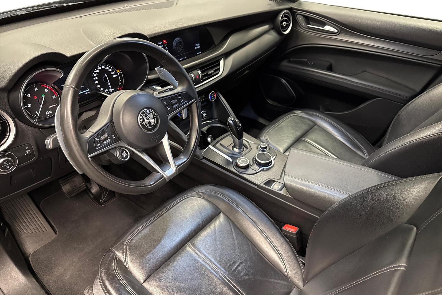 Alfa Romeo Stelvio vaihtoauto