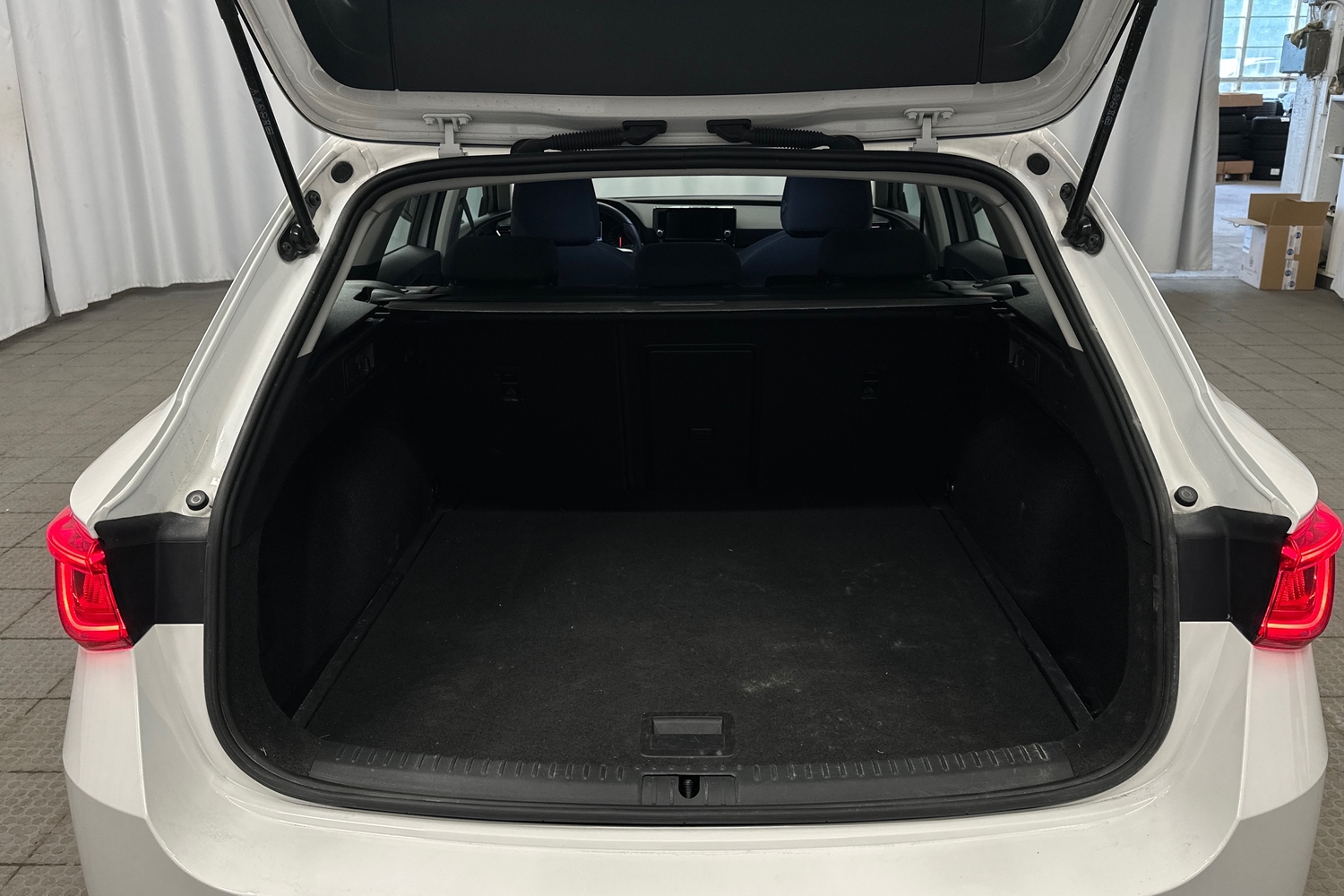 SEAT Leon Sportstourer vaihtoauto