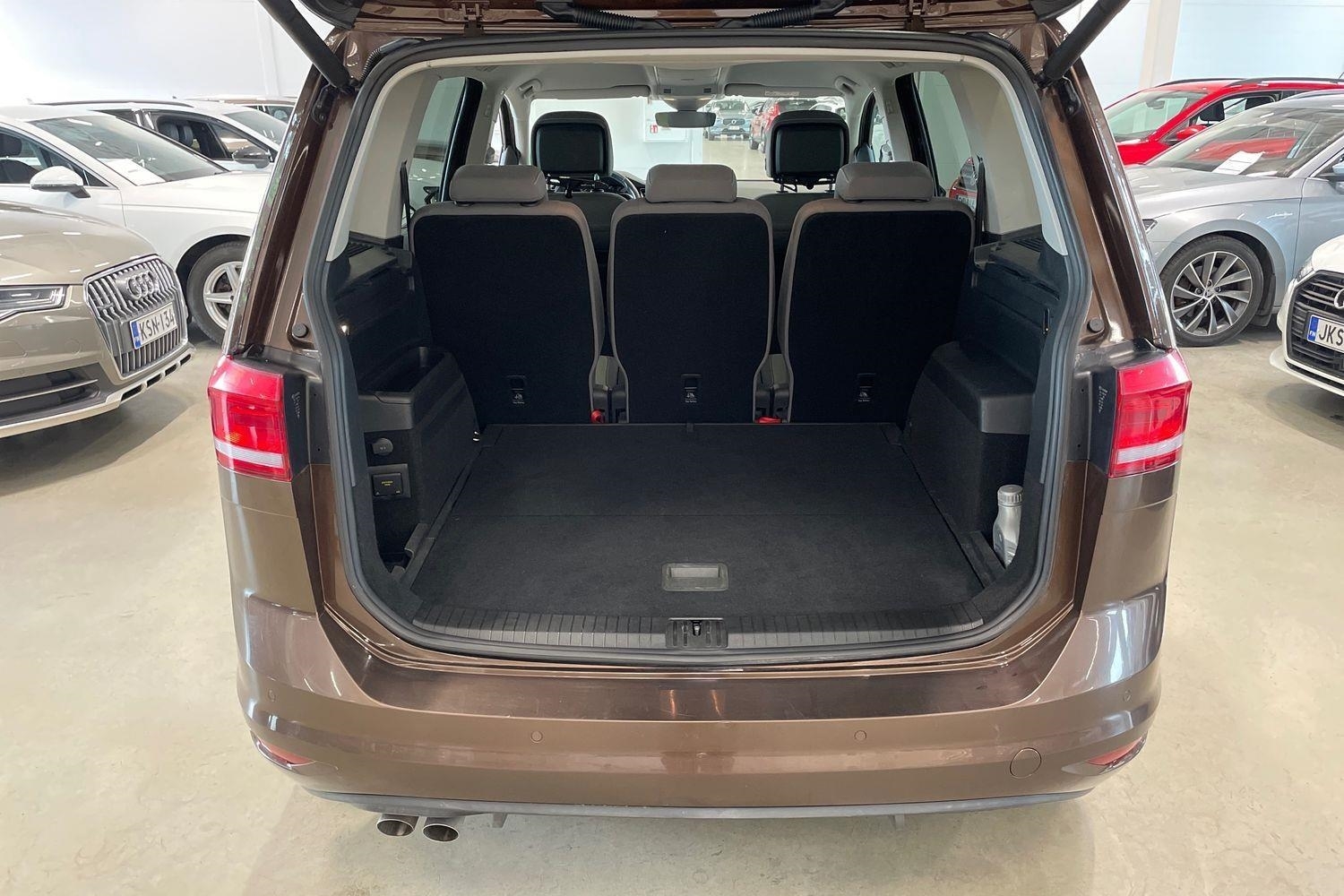 Volkswagen Touran vaihtoauto