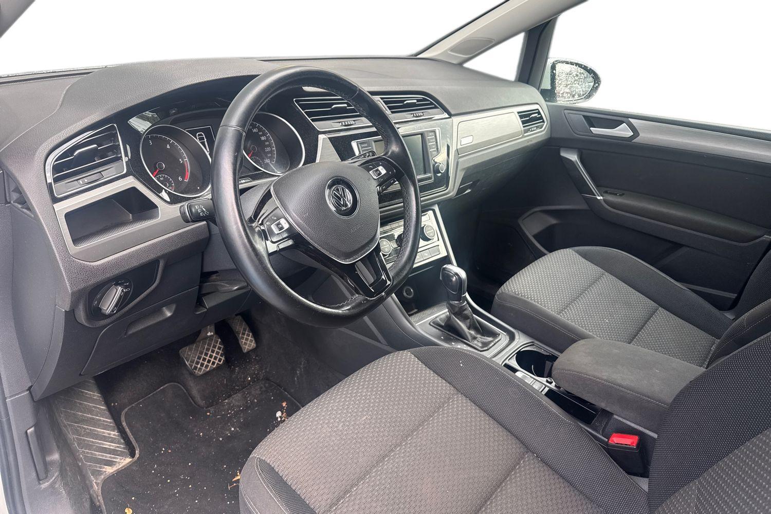 Volkswagen Touran vaihtoauto