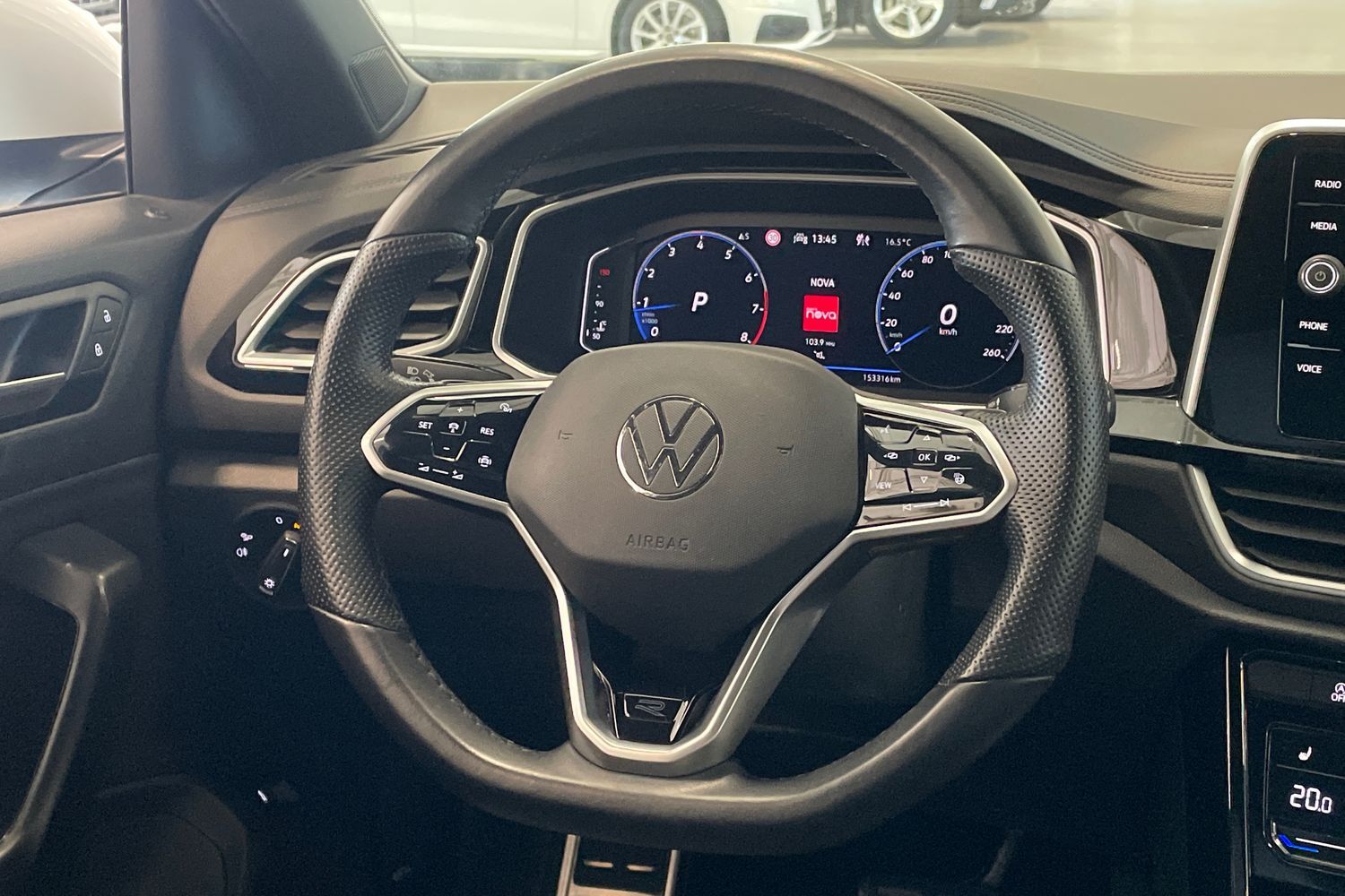 Volkswagen T-Roc vaihtoauto