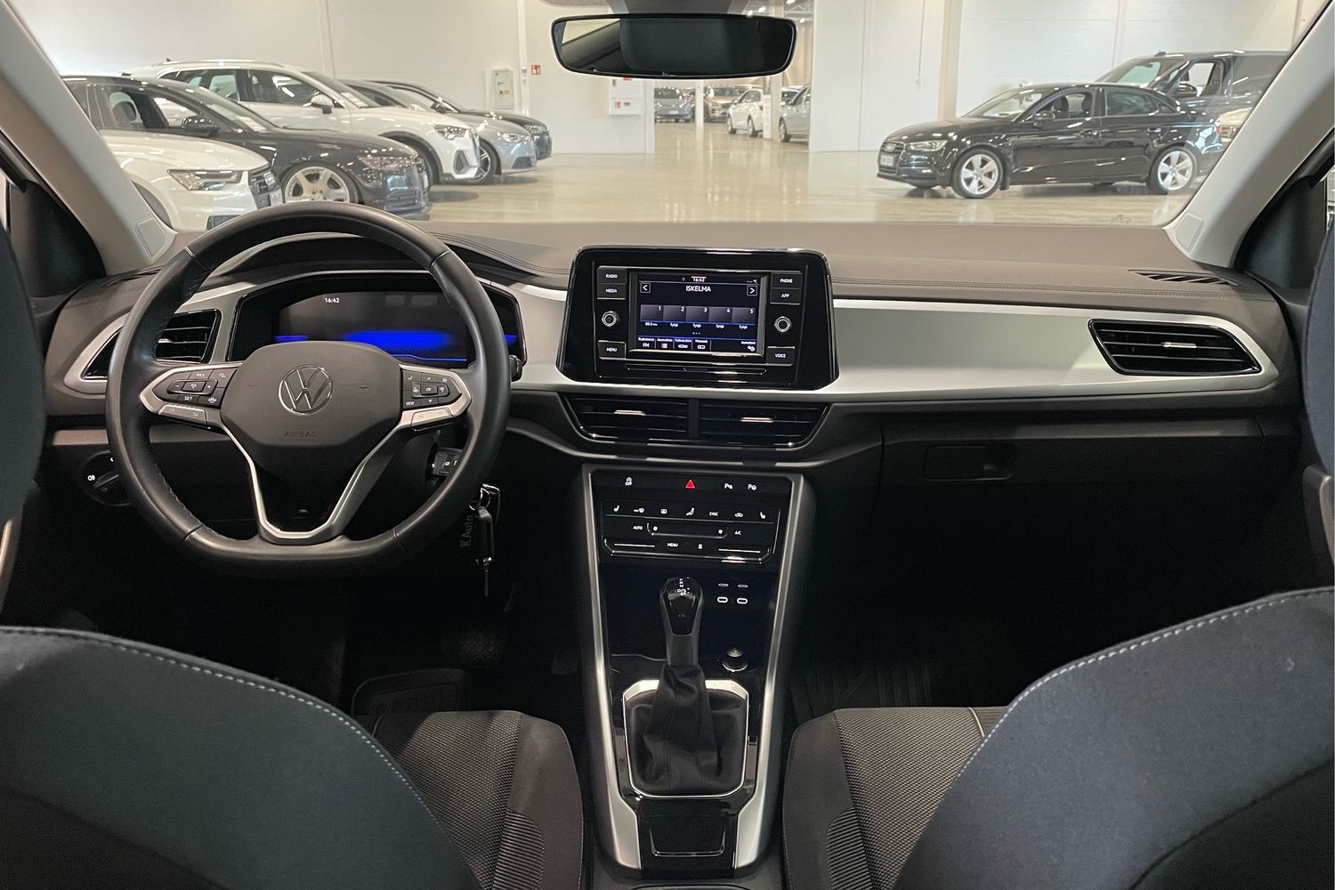 Volkswagen T-Roc vaihtoauto