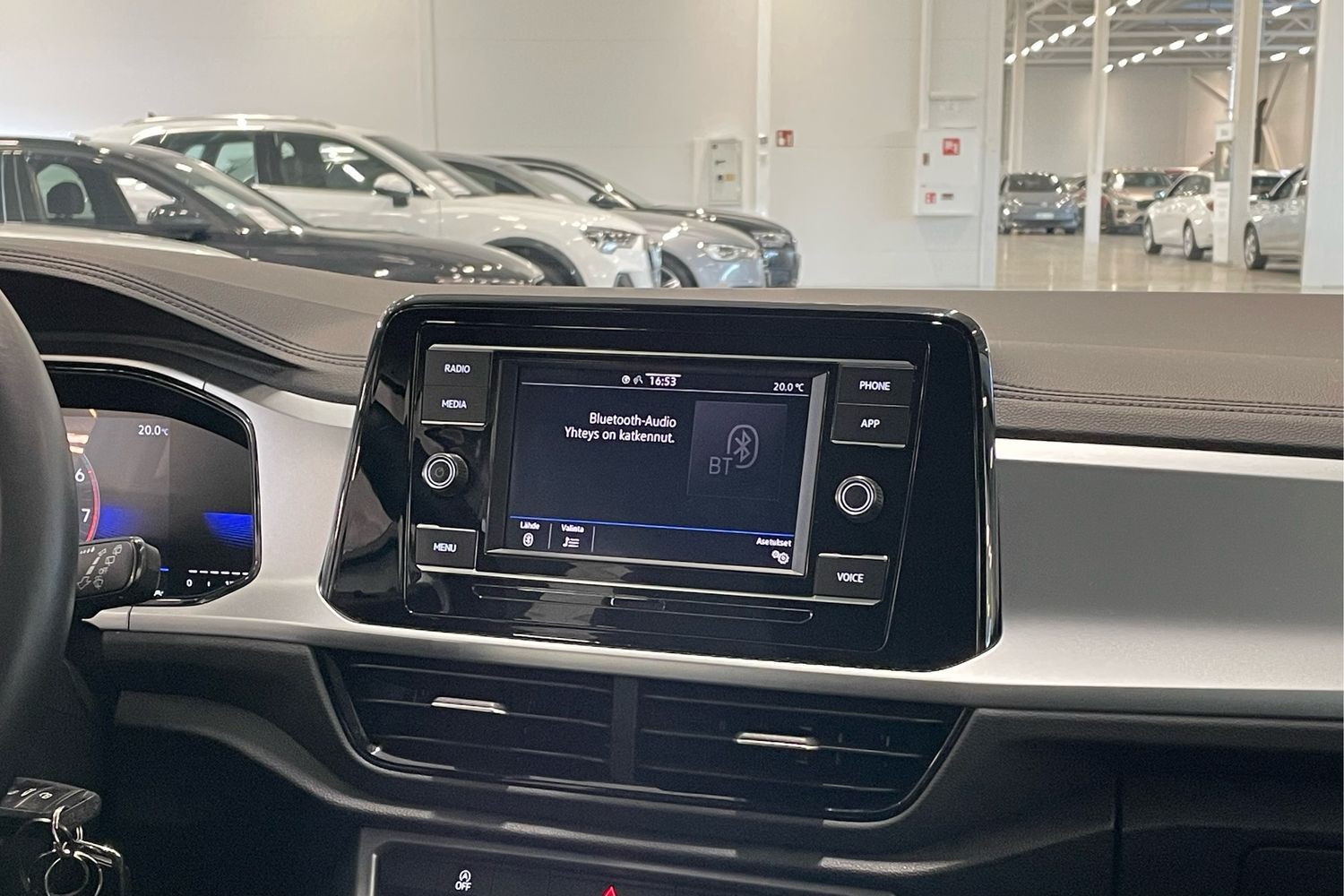 Volkswagen T-Roc vaihtoauto