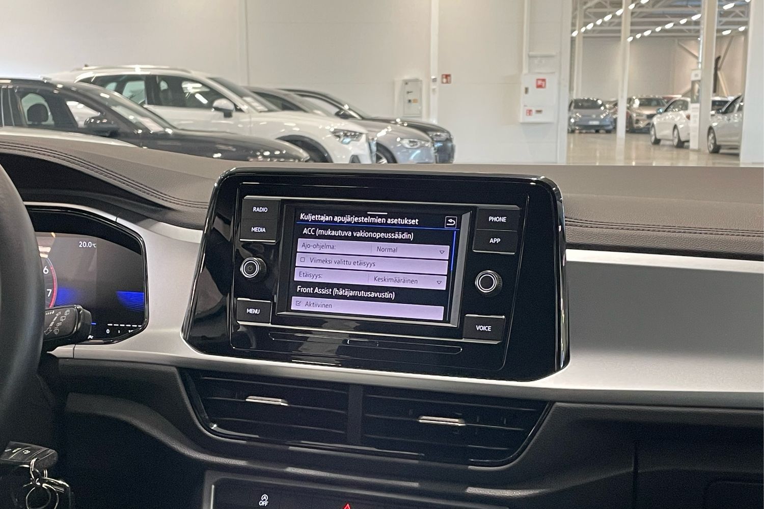 Volkswagen T-Roc vaihtoauto