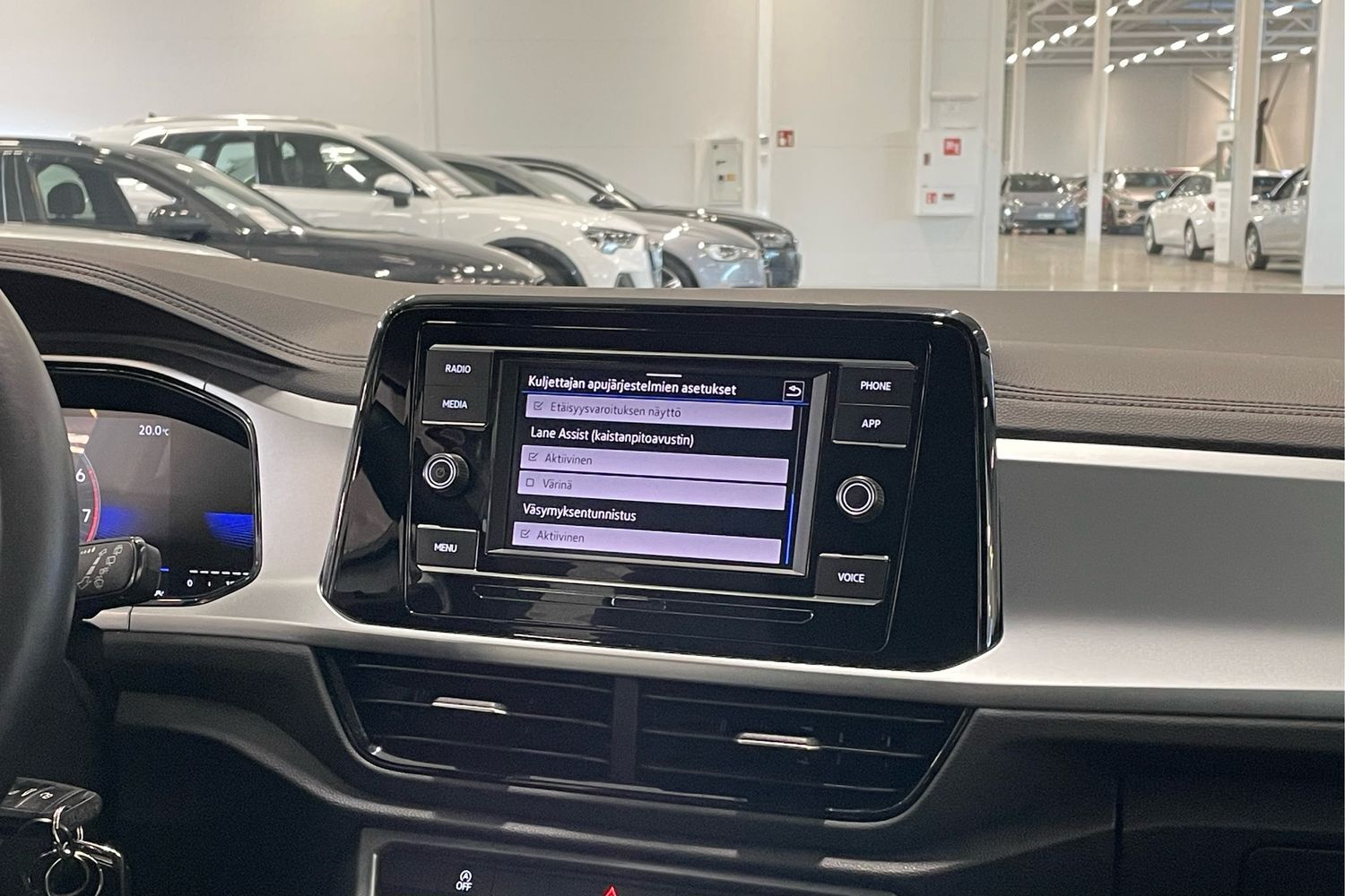 Volkswagen T-Roc vaihtoauto