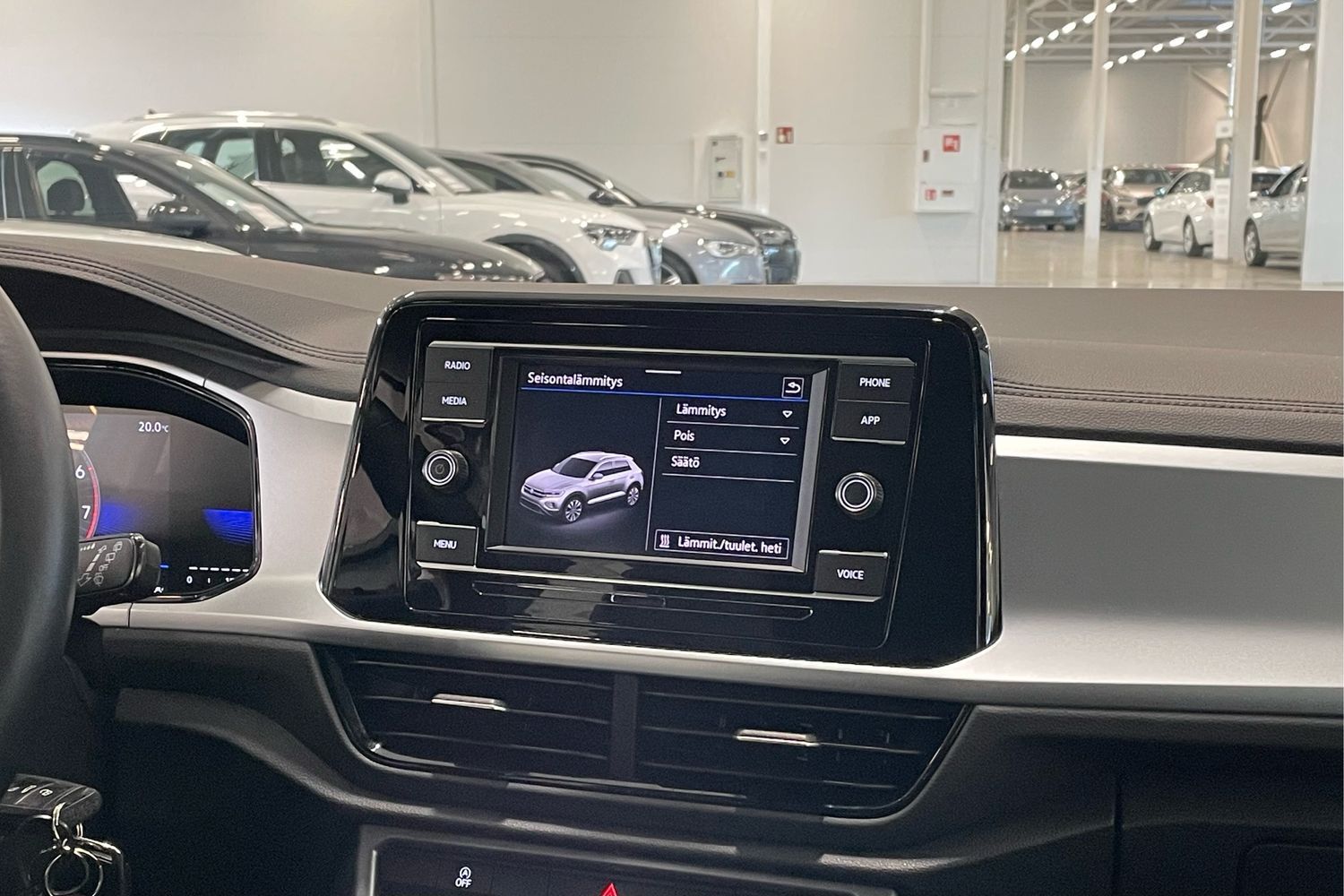 Volkswagen T-Roc vaihtoauto