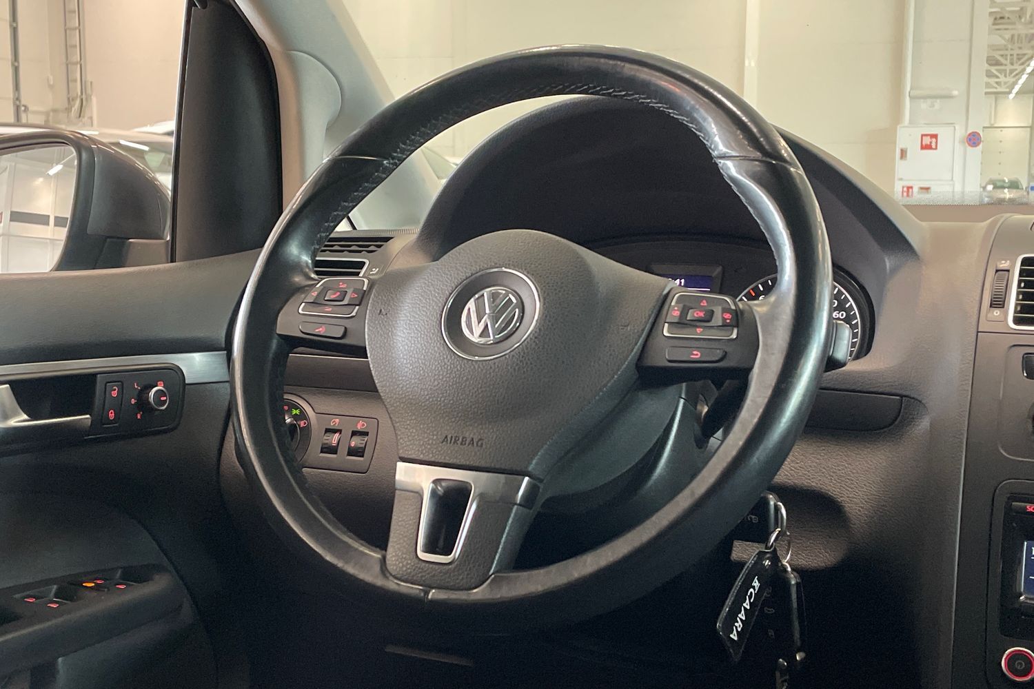 Volkswagen Touran vaihtoauto