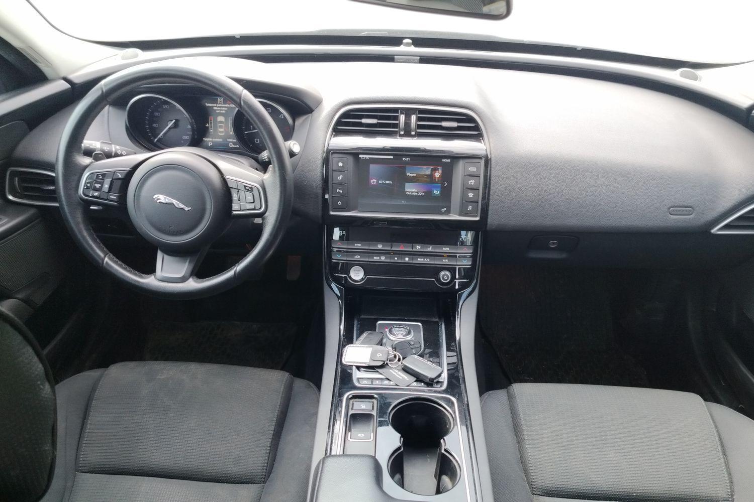 Jaguar XE vaihtoauto