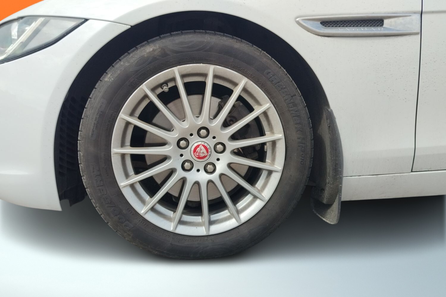 Jaguar XE vaihtoauto