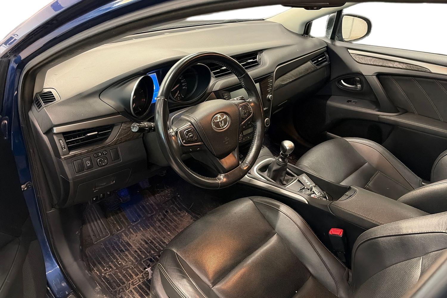 Toyota Avensis vaihtoauto