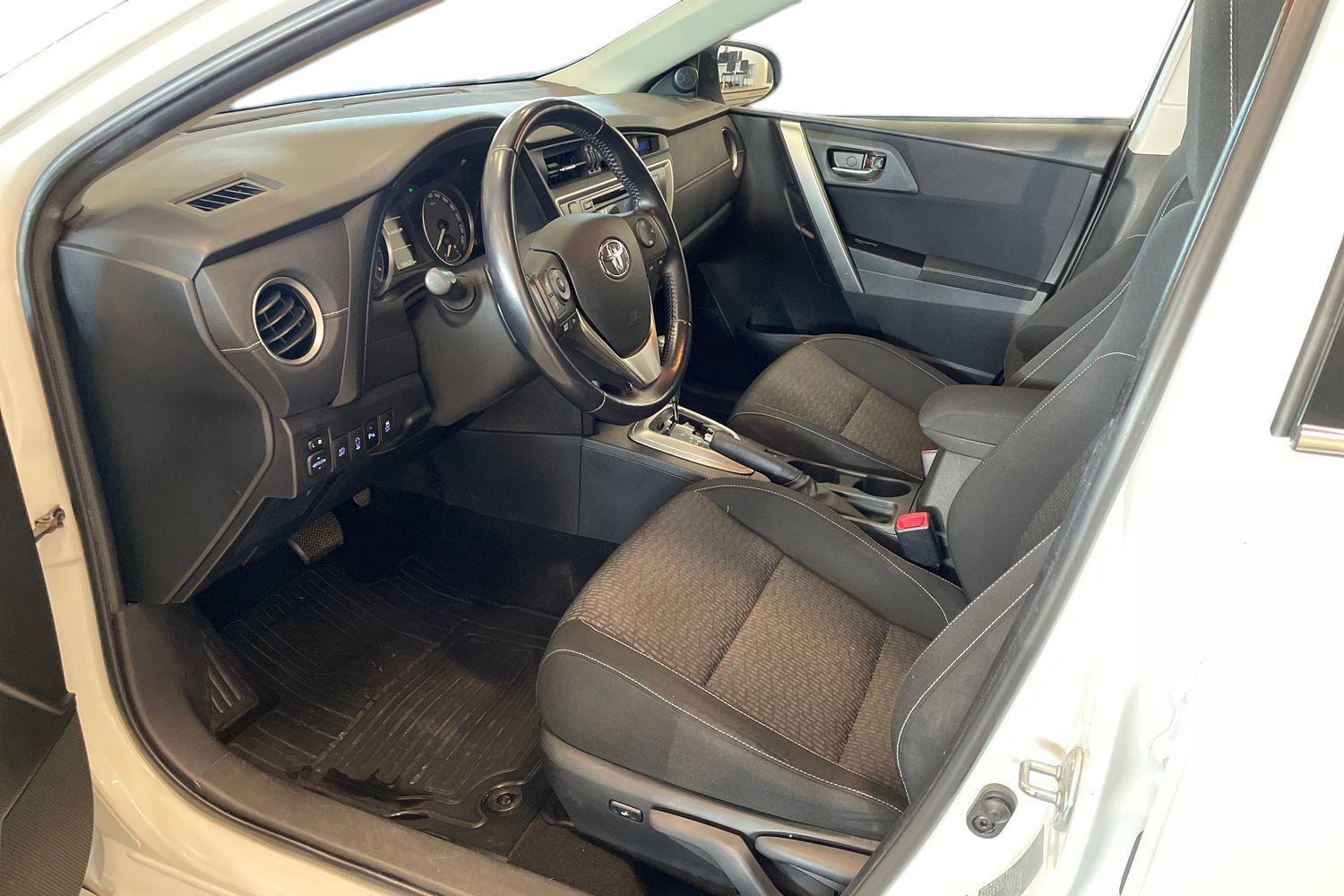 Toyota Auris vaihtoauto