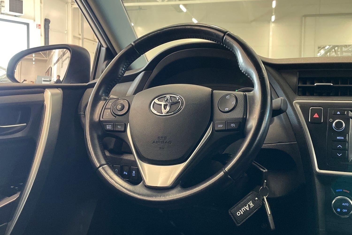Toyota Auris vaihtoauto