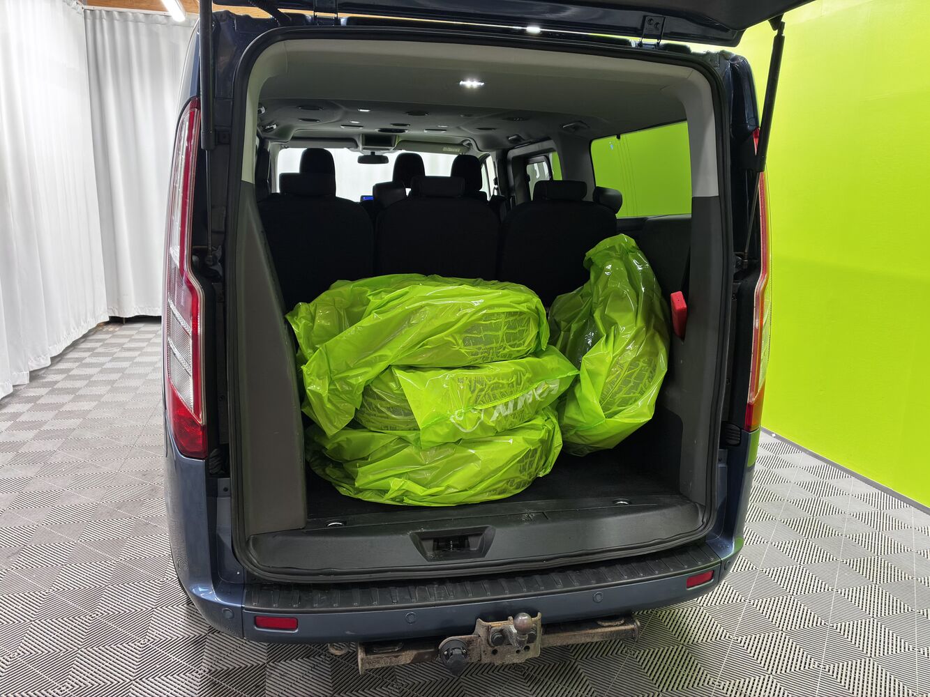 Ford Tourneo Custom vaihtoauto