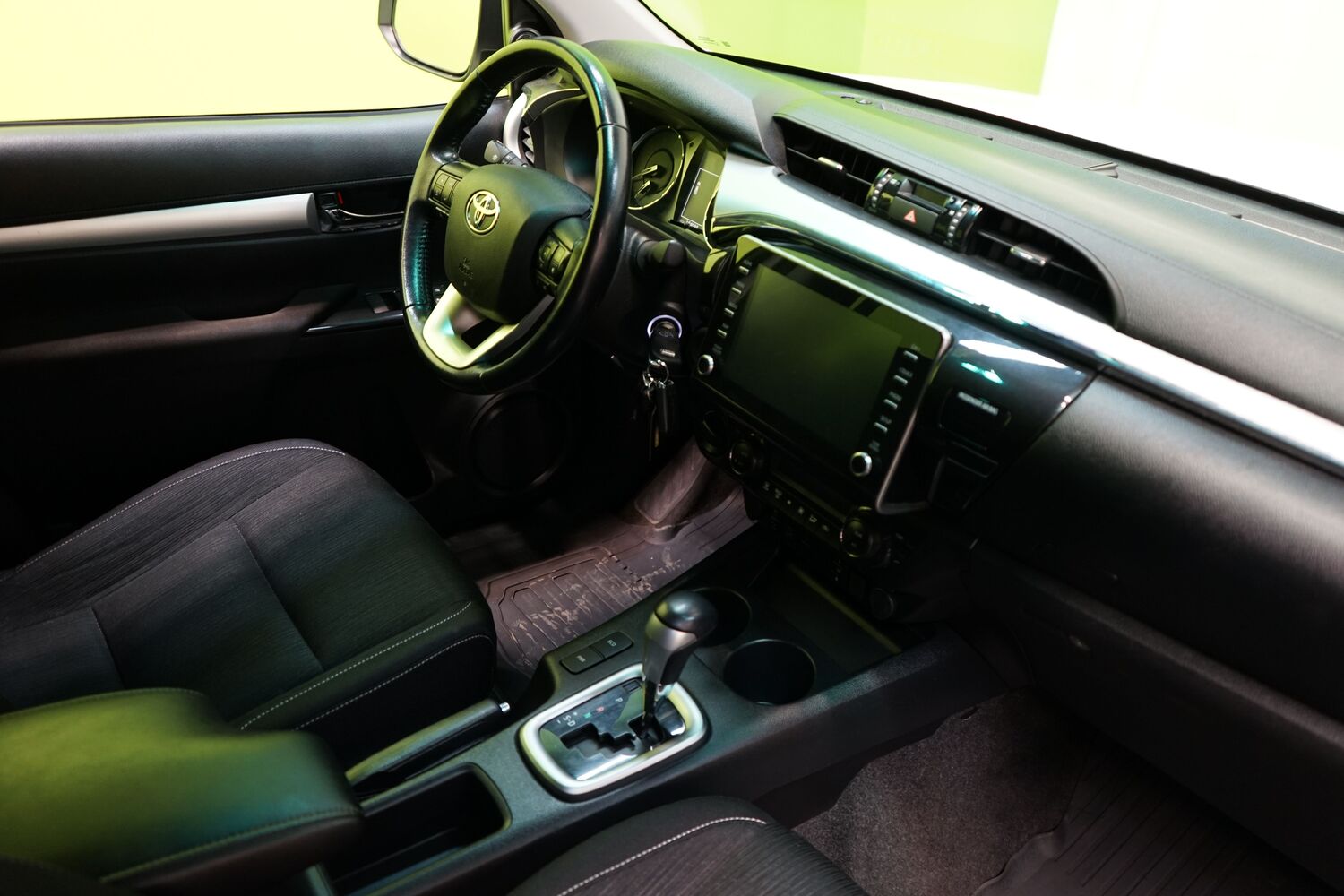 Toyota Hilux vaihtoauto