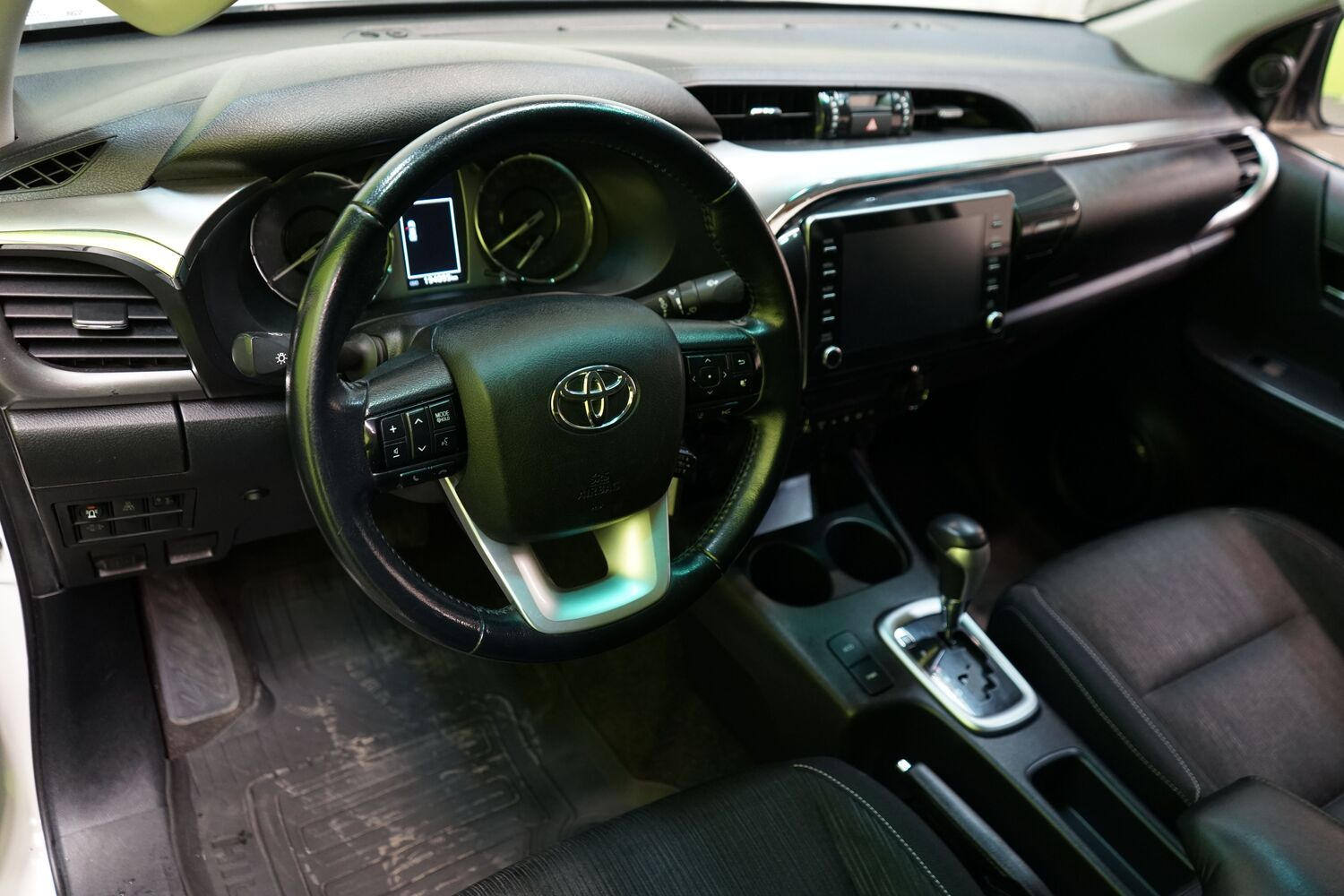Toyota Hilux vaihtoauto