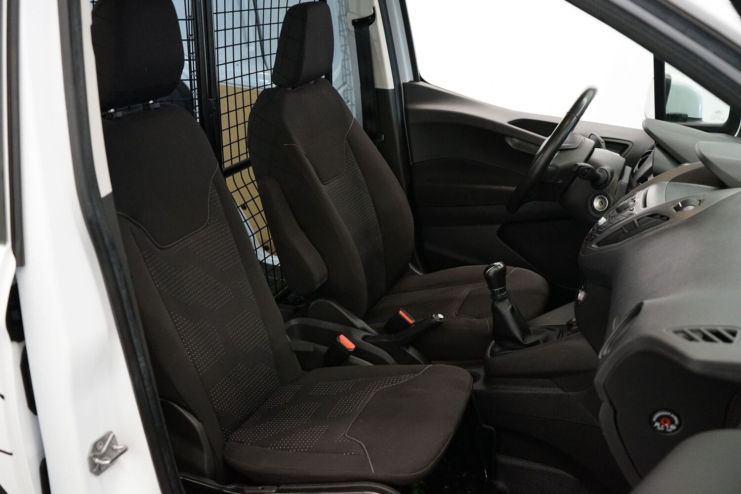 Ford Transit Courier vaihtoauto